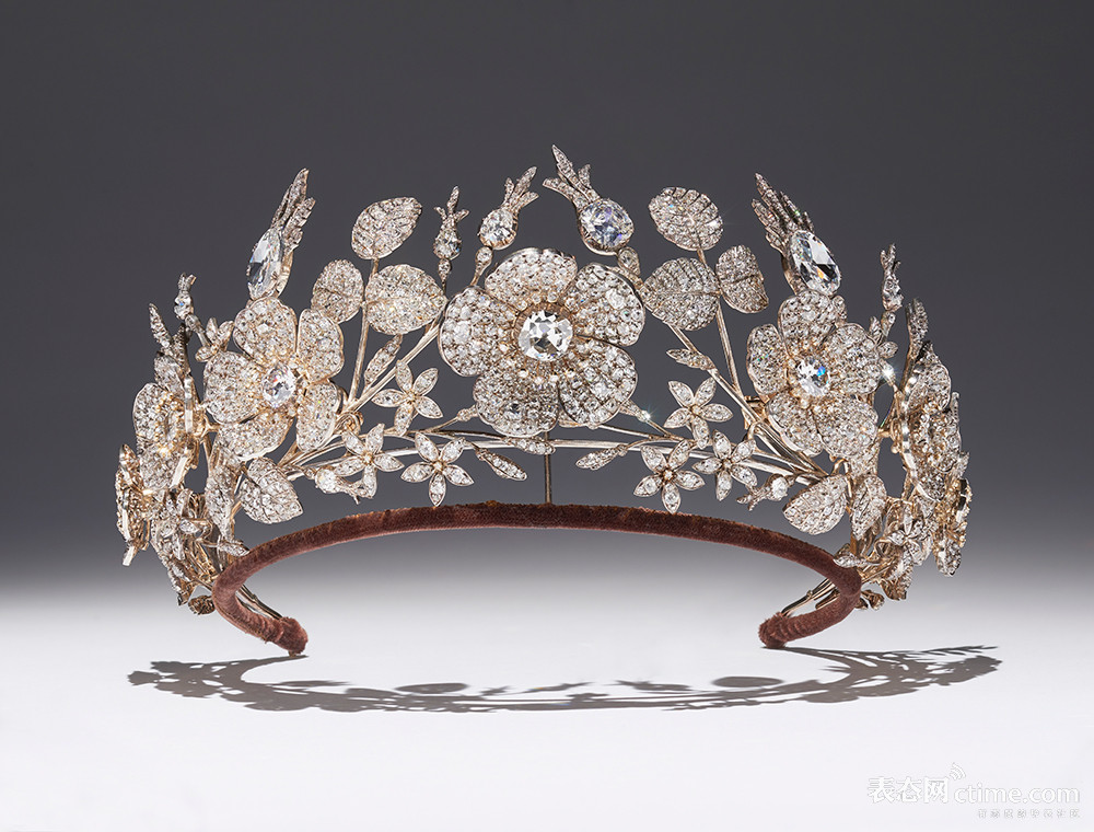 25、野蔷薇与茉莉花冠冕Tiara-with-Briar-Rose-and-Jasmine.jpg