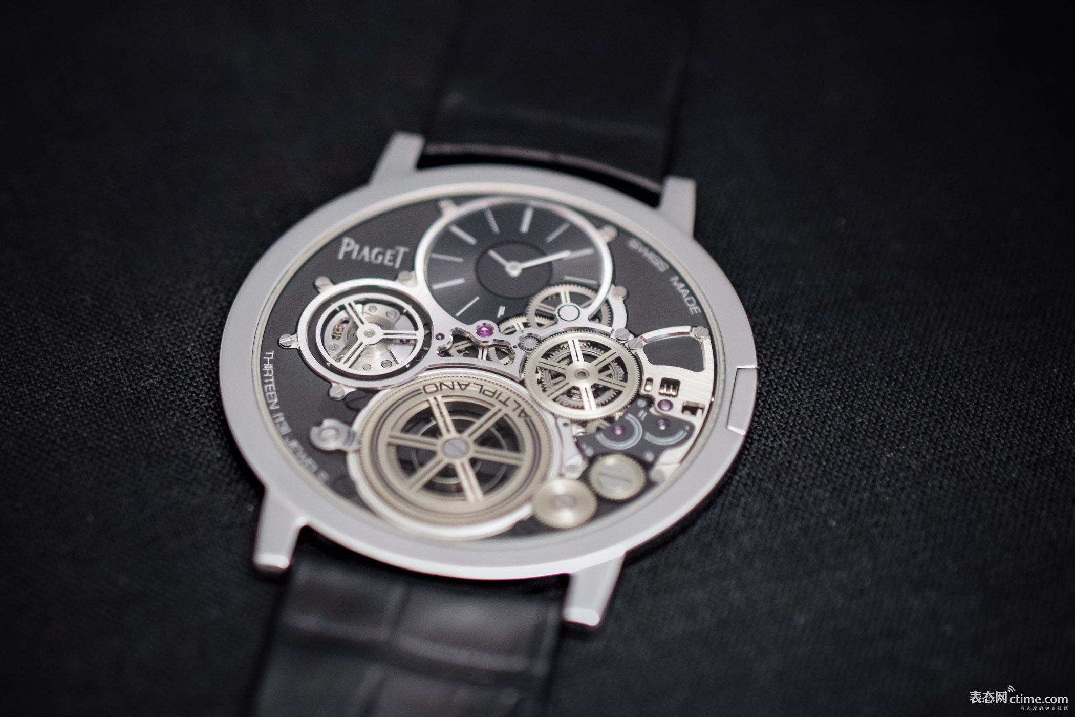 Piaget-Altiplano-Ultimate-Concept-thinnest-mechanical-watch-in-the-world-2mm-9-1.jpg