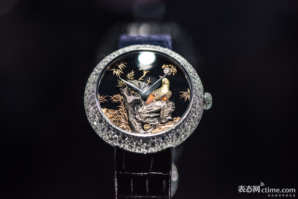 香奈儿两款东方屏风主题下的Mademoiselle Privé珠宝腕表