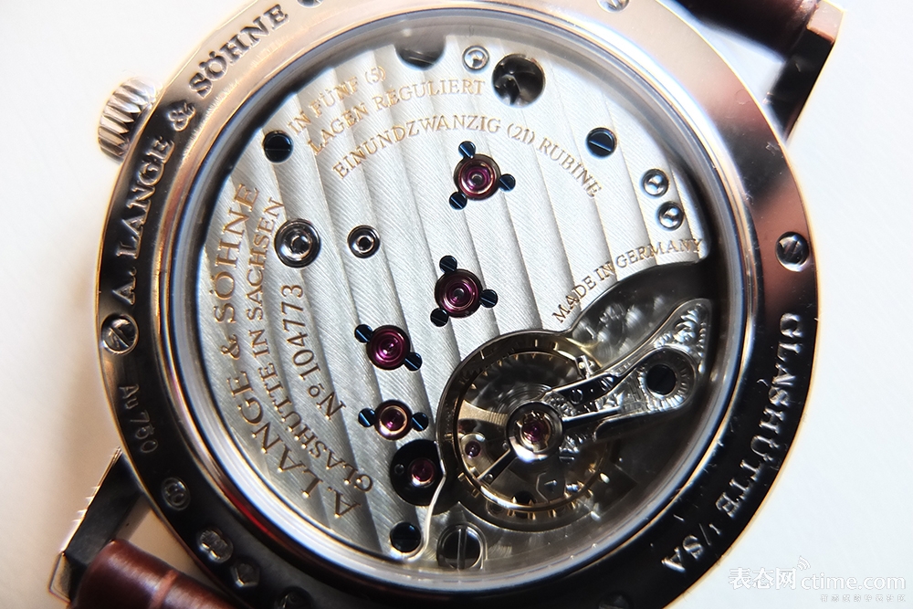 宝珀女士系列腕表 VS. 朗格Saxonia系列女士腕表，朗格采用的是L941.2机芯