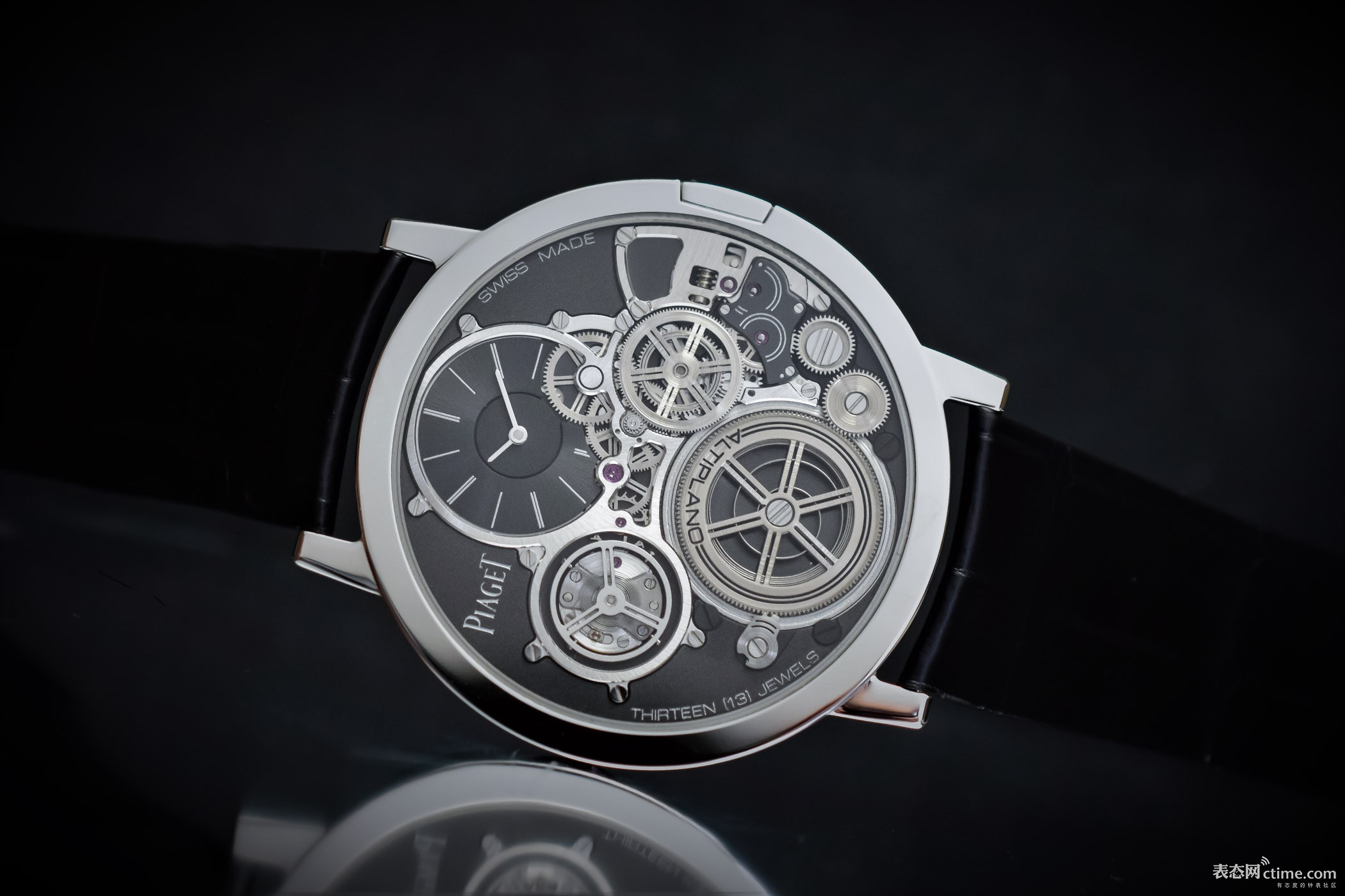 Piaget-Altiplano-Ultimate-Concept-thinnest-mechanical-watch-in-the-world-2mm-13.jpg