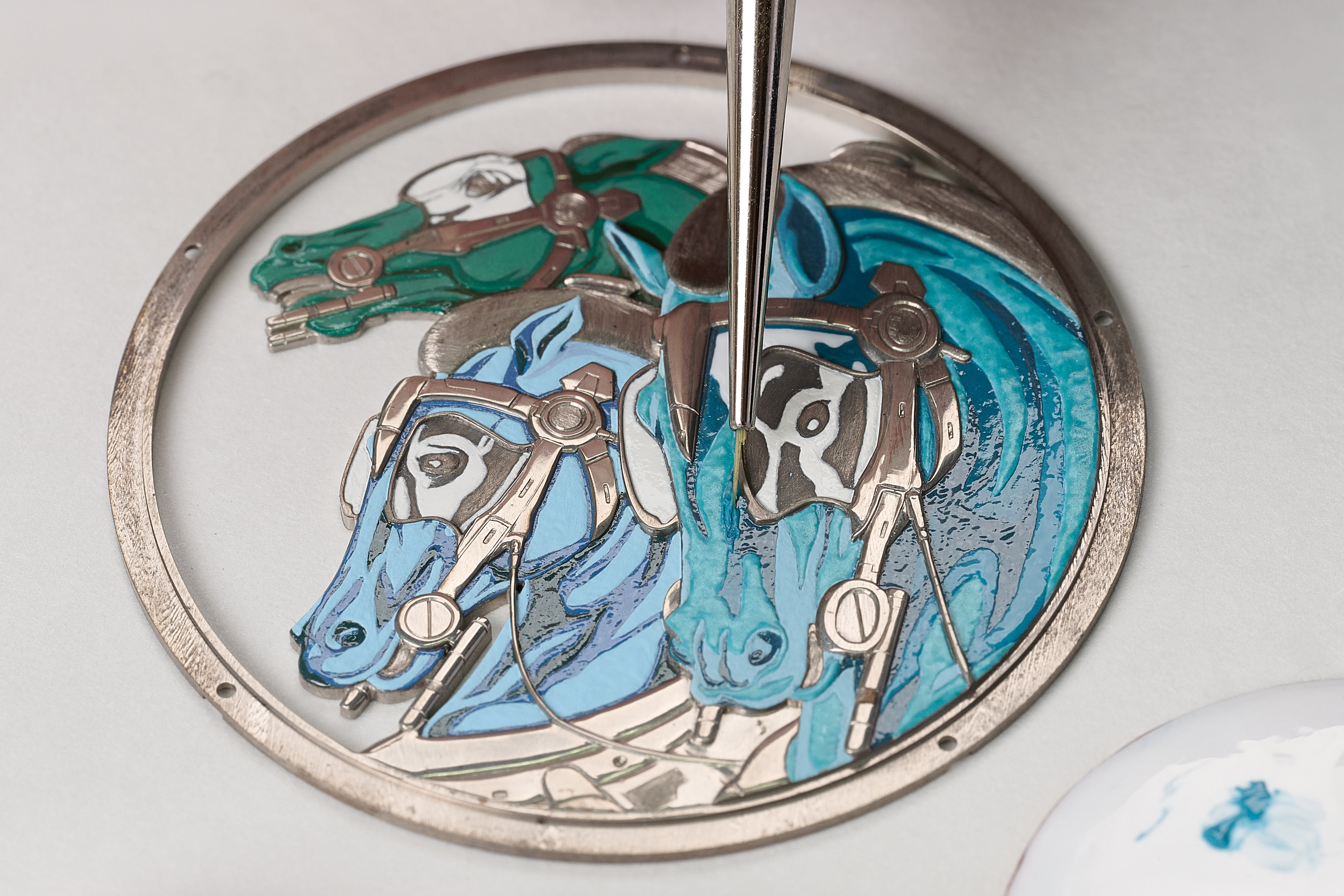 爱马仕Arceau Pocket Horse Reality镂空珐琅怀表_工艺图5_© David Marchon.jpg