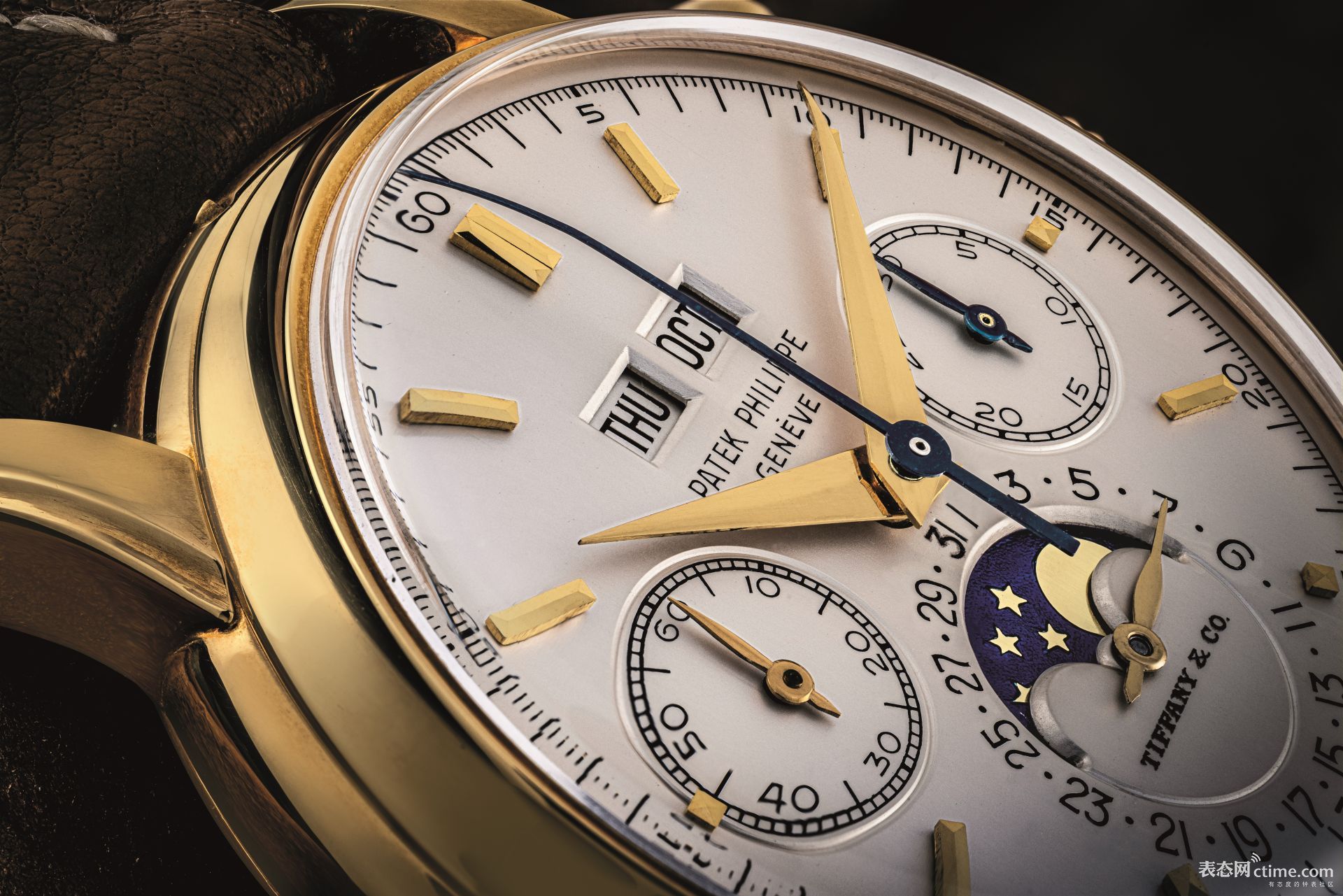 Patek-Philippe-18k-gold-perpetual-calendar-chronograph-wristwatch-with-moon-phases-retailed-by-Tiffany-Co.-ref.-249-2.jpg