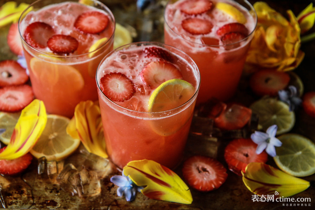 09-Strawberry-Vodka-Lemonade-from-HeatherChristo.com_.jpg