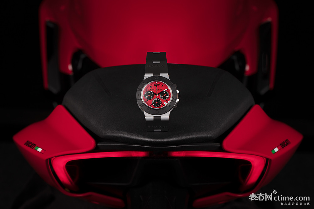 BVLGARI 2022_ALUMINIUM_CHRONOGRAPH_DUCATI (3).jpg