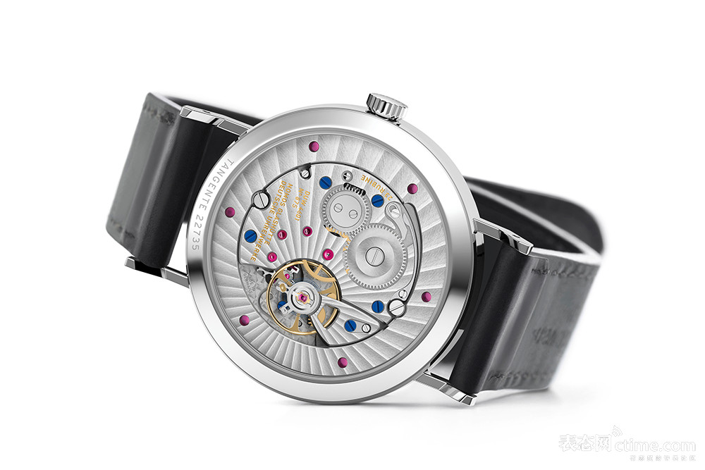 02b_NOMOSGlashuette_0136_Tangente_2date_blue_3543x2362px.jpg