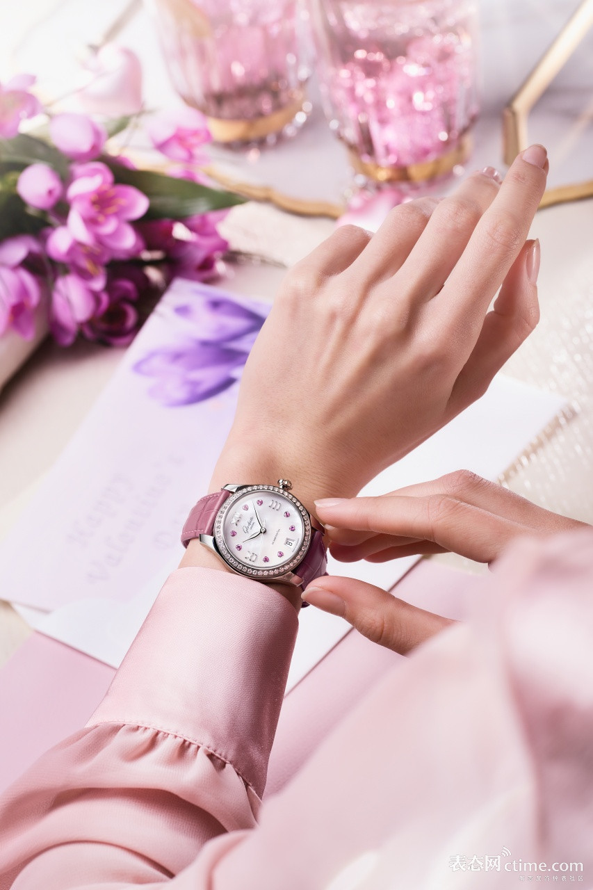 Glashuette_Original__LadySerenade_Valentine__Mood2_sRGB.jpg