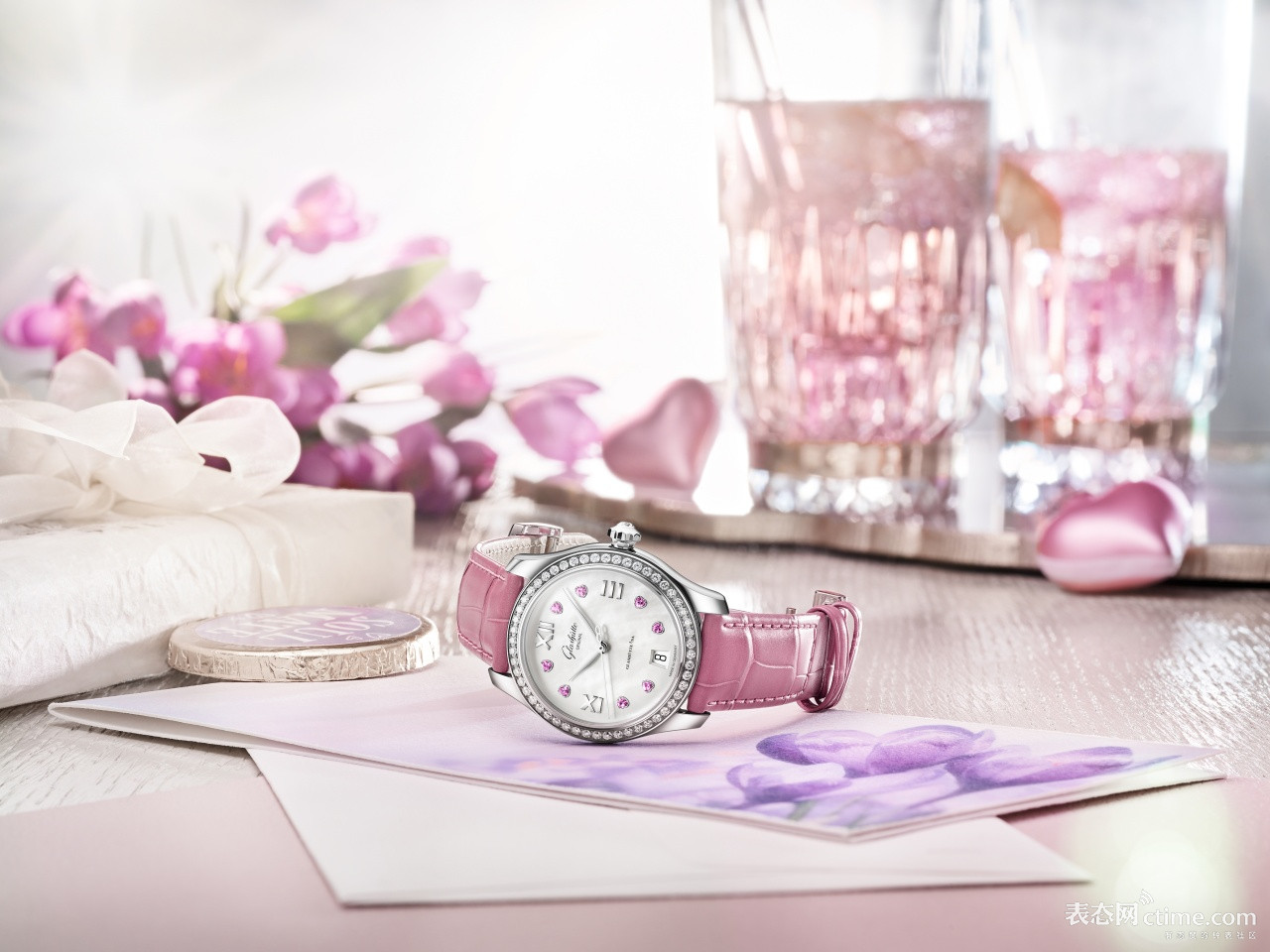 Glashuette_Original__LadySerenade_Valentine__Arrangement2_sRGB.jpg