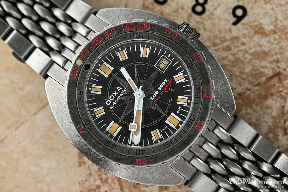 Doxa-SUB-300T-Sharkhunter-Clive-Cussler-Black-Dial-Dive-watch-review-4.jpg