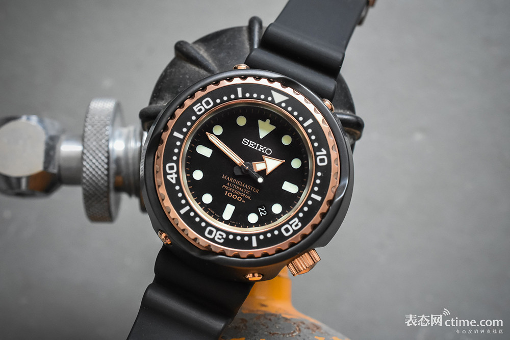 Seiko-Prospex-Marinemaster-1000m-Emperor-Tuna-Rose-Gold-SBDX014-13.jpg