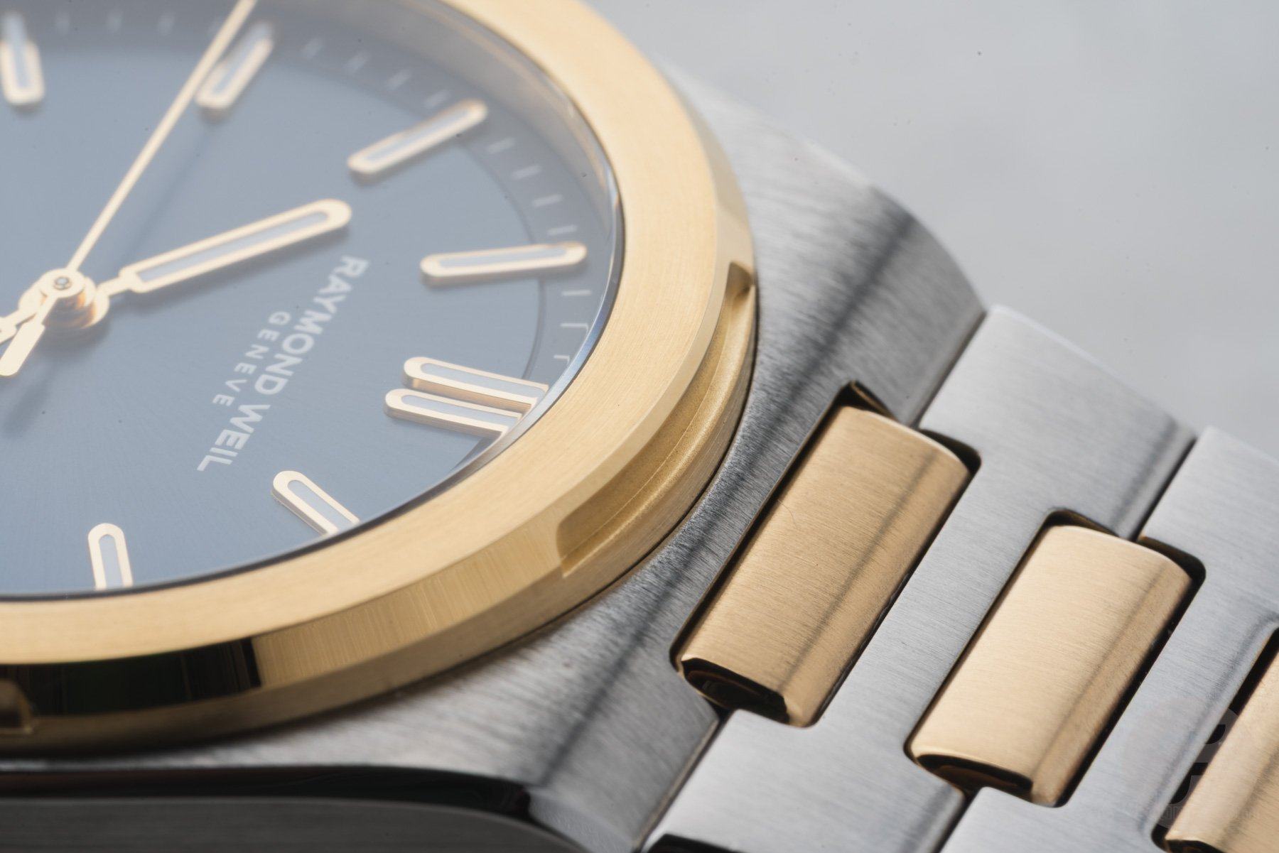 1783319271944067905.jpg Raymond-Weil-ART-collection-13.jpg