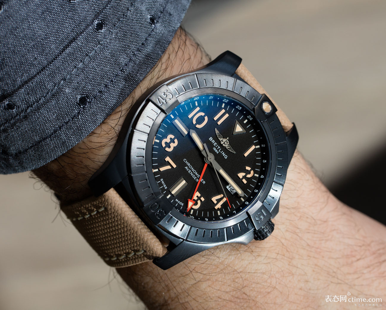 Breitling-Avenger-Automatic-GMT-45-steel-and-night-mission-watches-8.jpg