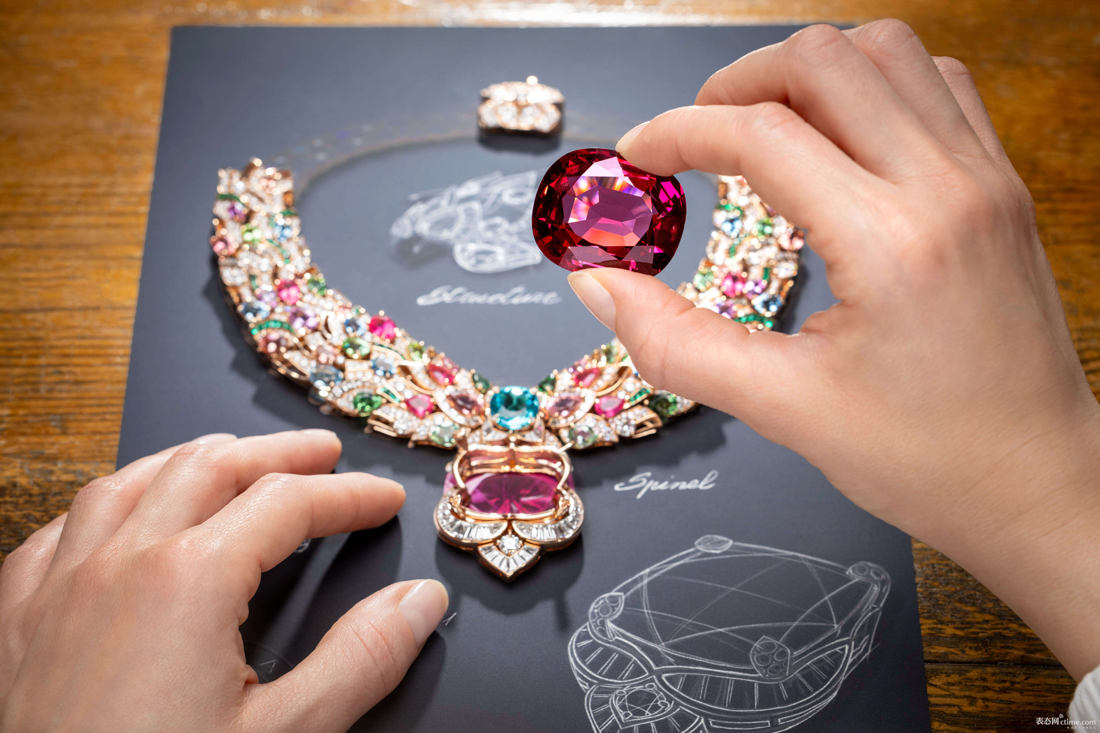 4_宝格丽Polychroma瑰彩罗马高级珠宝系列天幕马赛克（Bvlgari Celestial Mosaic）项链.jpg