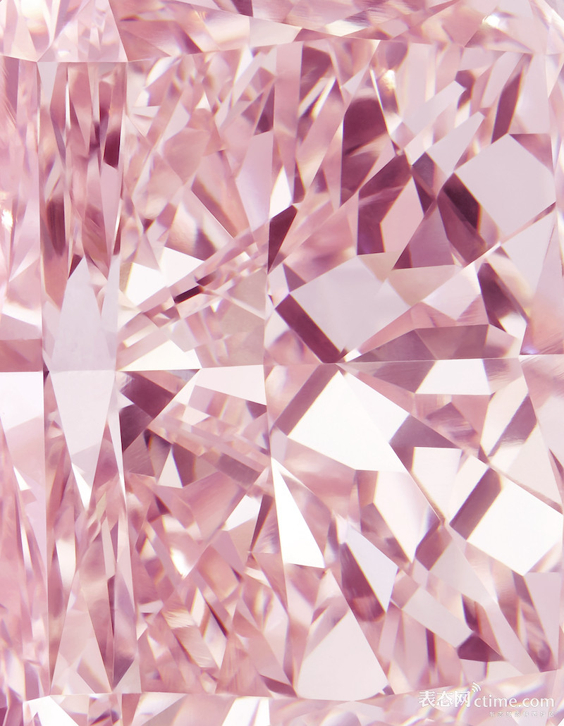 'Rose of Caroline' fancy intense pink diamond ©Eric Sauvage_4.jpg