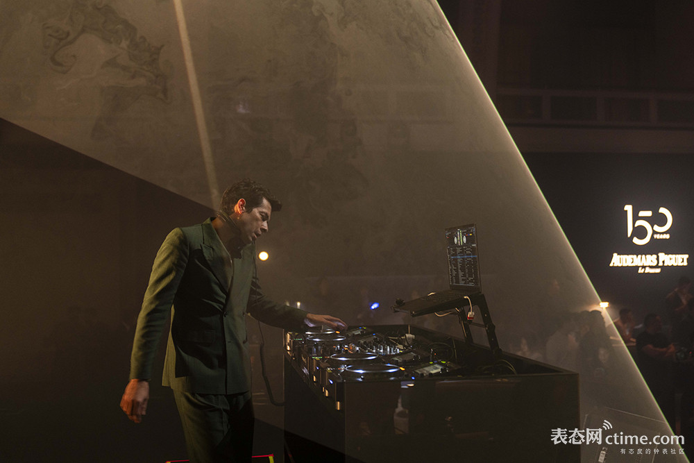 DJ_Mark Ronson_03.jpg