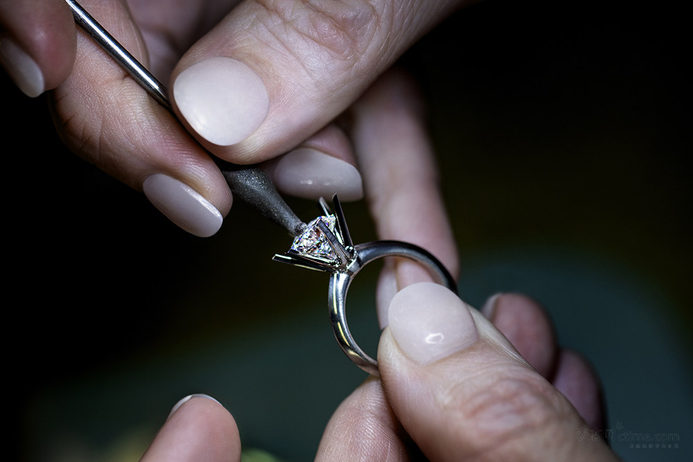1775184128902033411.jpg The Tiffany® Setting 六爪镶嵌钻戒-工艺图.jpg
