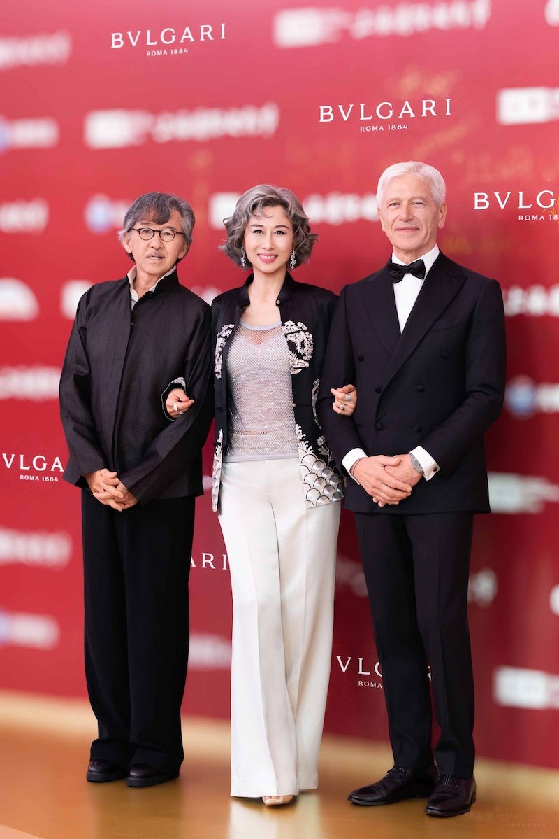 1781754977625053512.jpg 1_宝格丽大中华总裁穆嵩喆(Mauro di Roberto)与著名艺人叶蒨文女士、林子祥先生.jpg