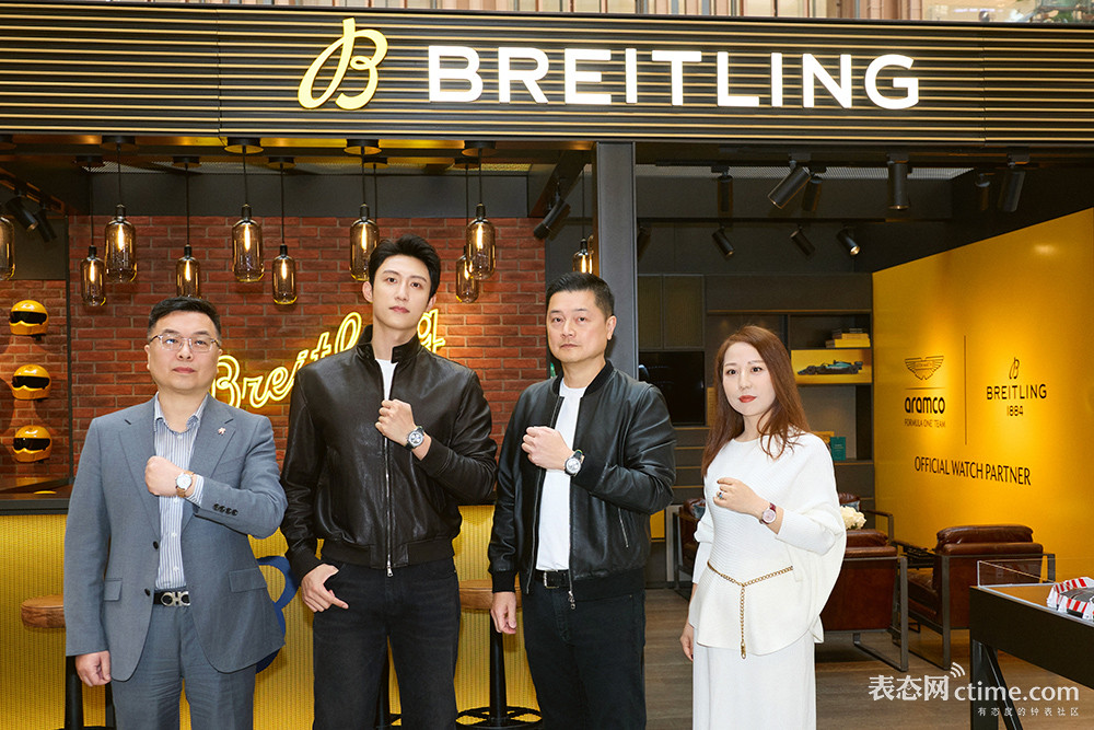 1773978228873061503.jpg 16_百年灵品牌代言人黄景瑜先生与百年灵中国区总裁李柏庆先生、上海新世界新丸中心执行董事叶一帆先生,以及上海新世界新丸中心总经理蔡浩滢女士共同为空间揭幕.jpg