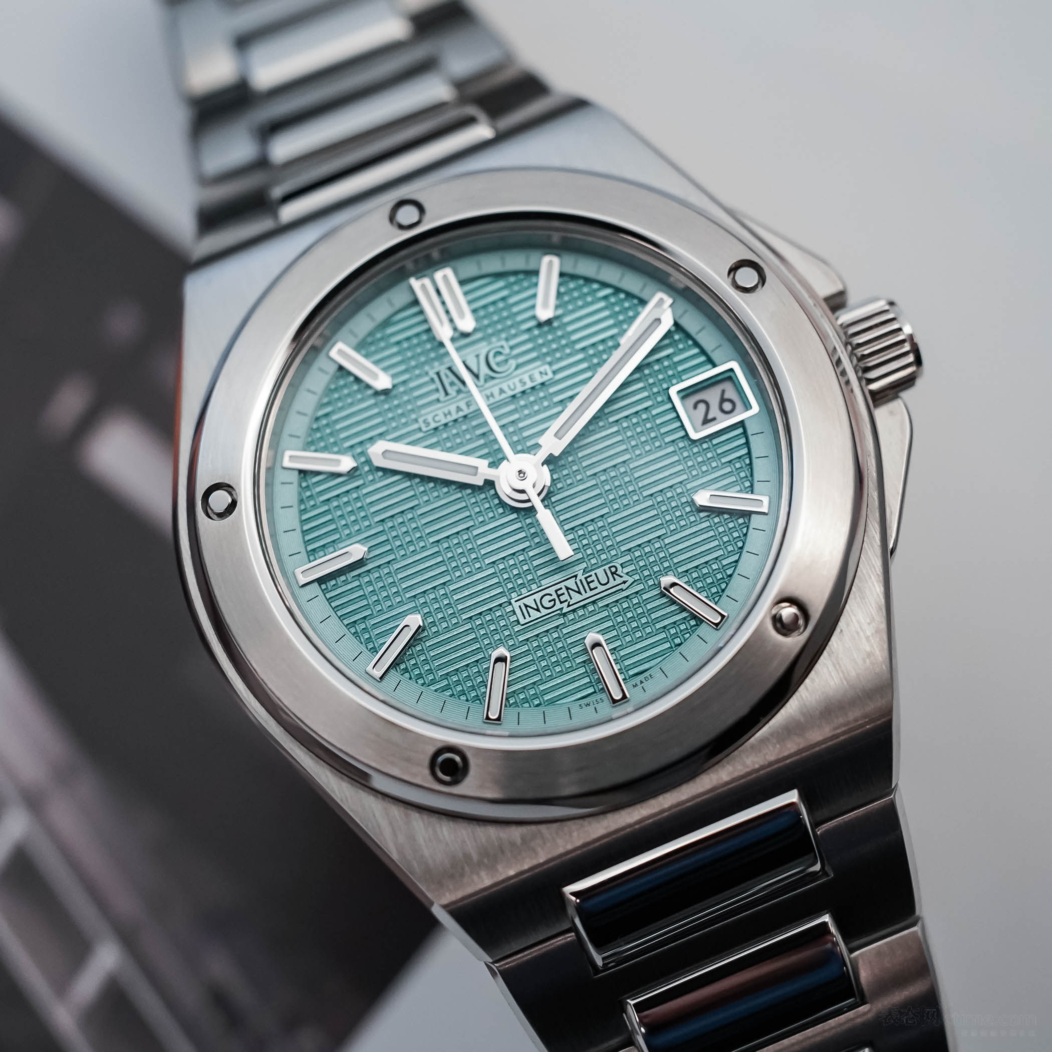 IWC-Ingenieur-Automatic-35-Pool-Dial-IW324902-Review-8.jpg