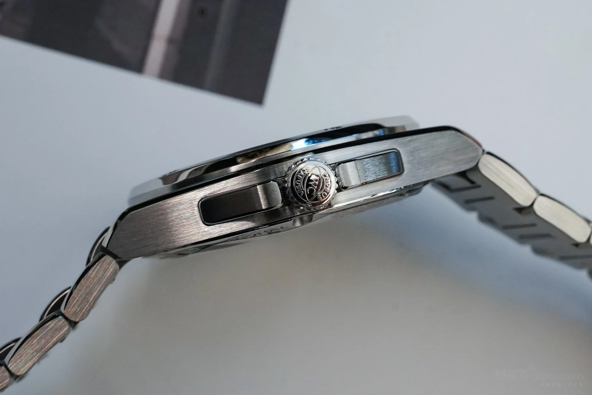 IWC-Ingenieur-Automatic-35-Pool-Dial-IW324902-Review-7.png